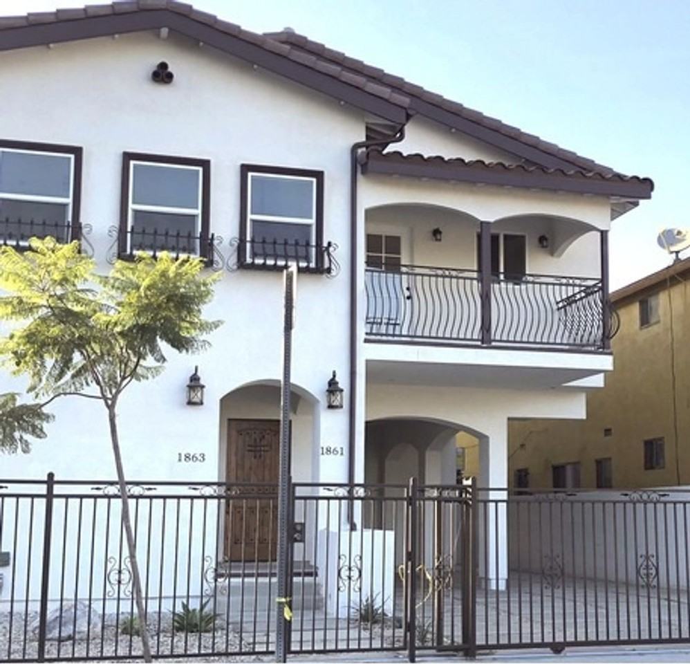 1861 S Longwood Ave - Photo 5 of 6