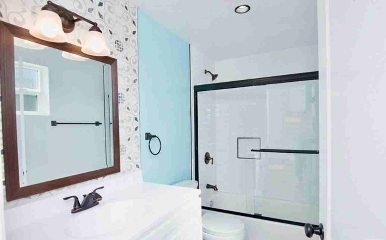 1861 S Longwood Ave - Photo 6 of 6