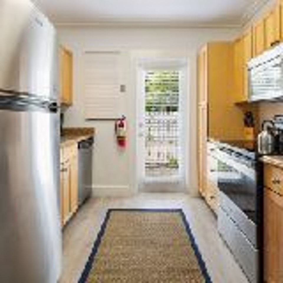 817B White St #B - Photo 5 of 16