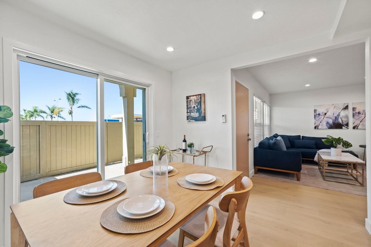 15065 Henley Dr - Photo 4 of 40