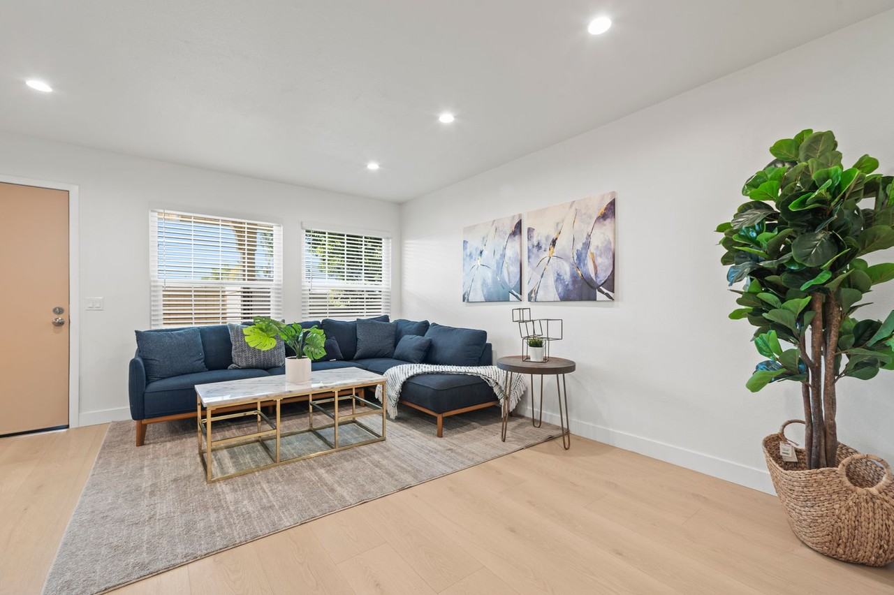 15065 Henley Dr - Photo 6 of 40