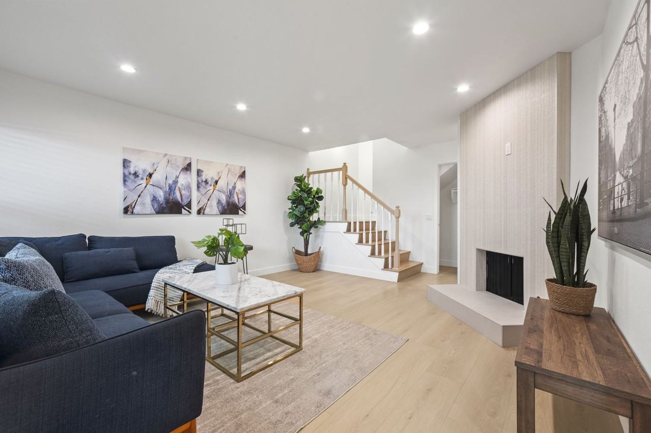 15065 Henley Dr - Photo 7 of 40