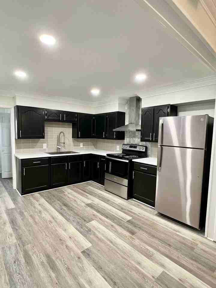 860 N Market St - Photo 2 of 28