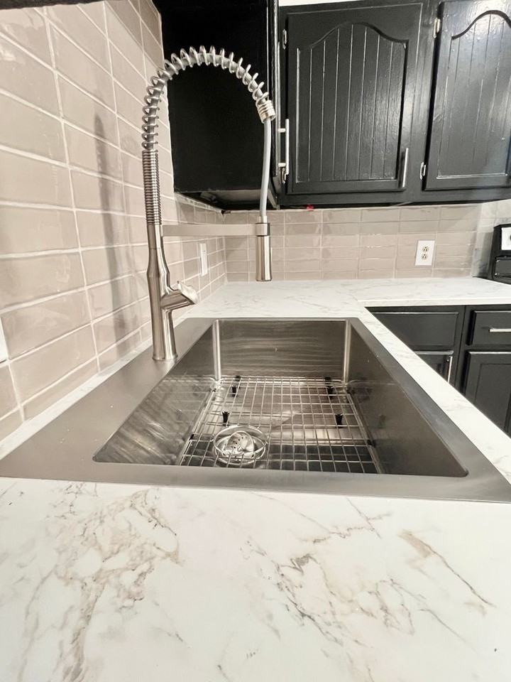 860 N Market St - Photo 4 of 28