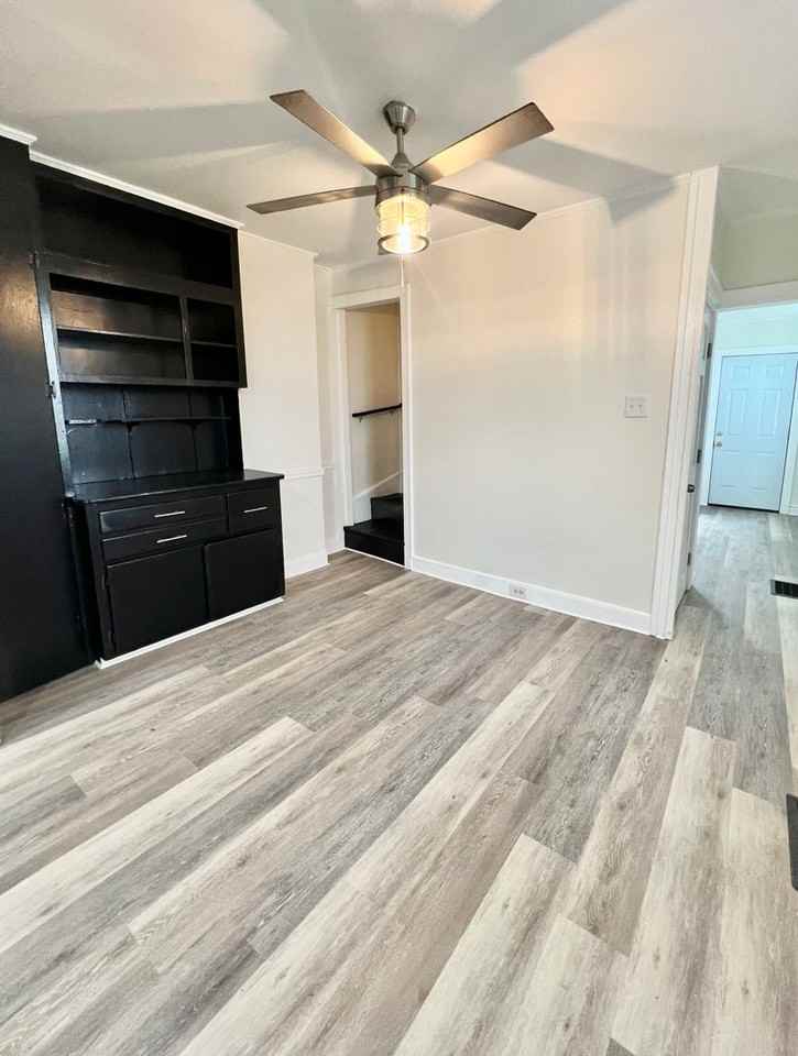 860 N Market St - Photo 7 of 28