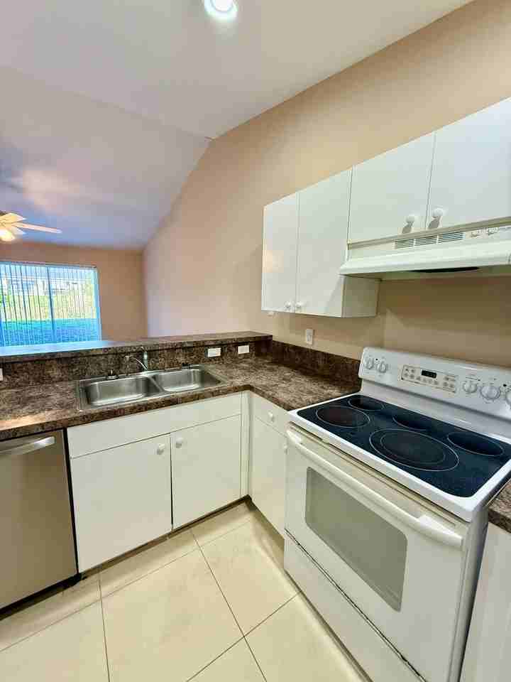 205 Hightower Ave S - Photo 3 of 15