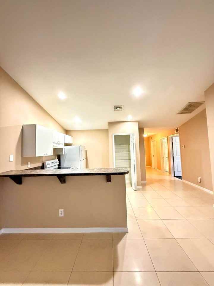 205 Hightower Ave S - Photo 7 of 15