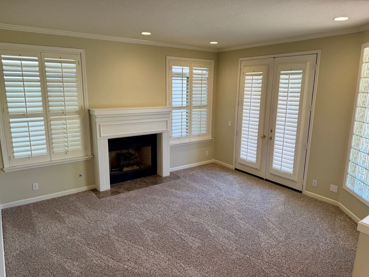 606 22nd St - Photo 6 of 46