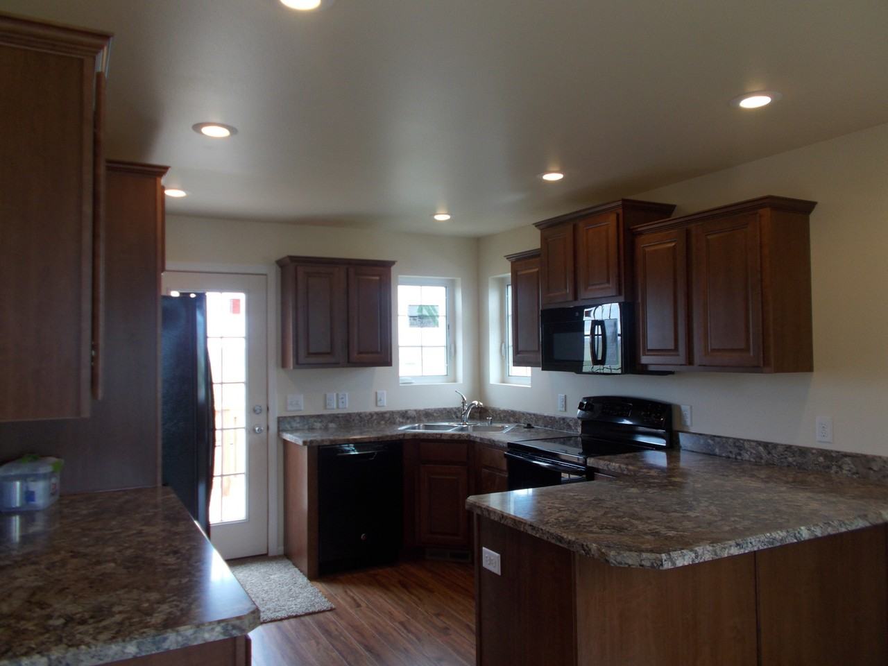 1101 Vera Cruz Cir - Photo 2 of 13