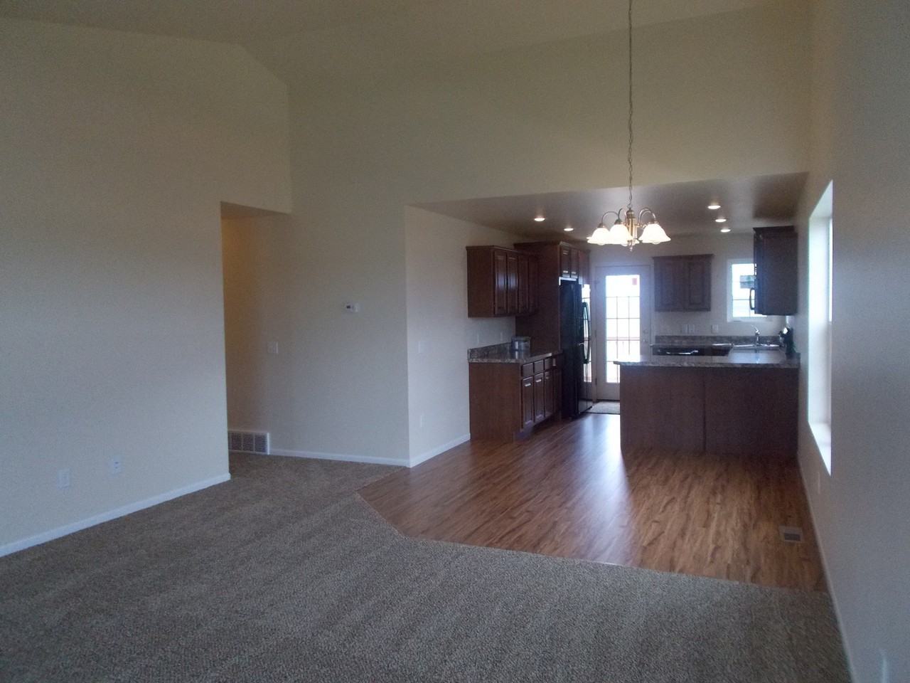 1101 Vera Cruz Cir - Photo 4 of 13