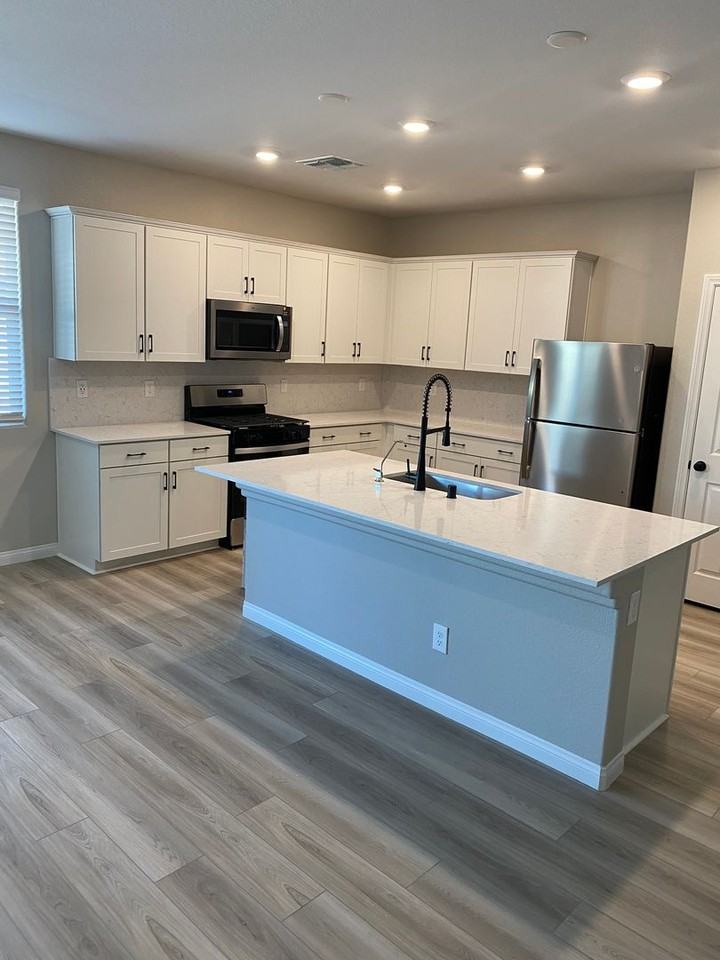 5662 Tinar St - Photo 7 of 45