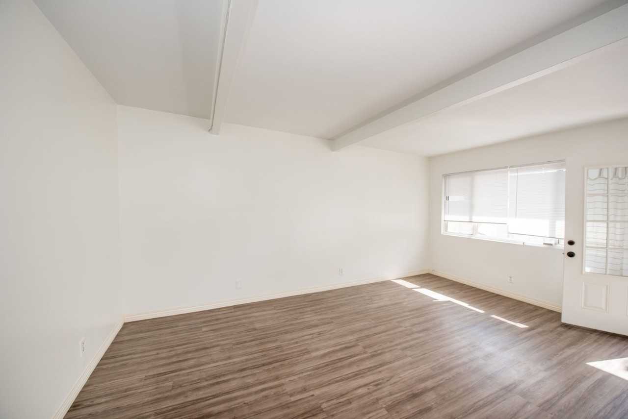 CALIFORNIA/LINCOLN - Photo 3 of 14