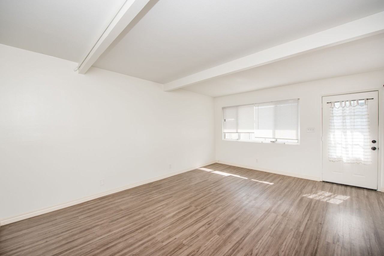 CALIFORNIA/LINCOLN - Photo 4 of 14