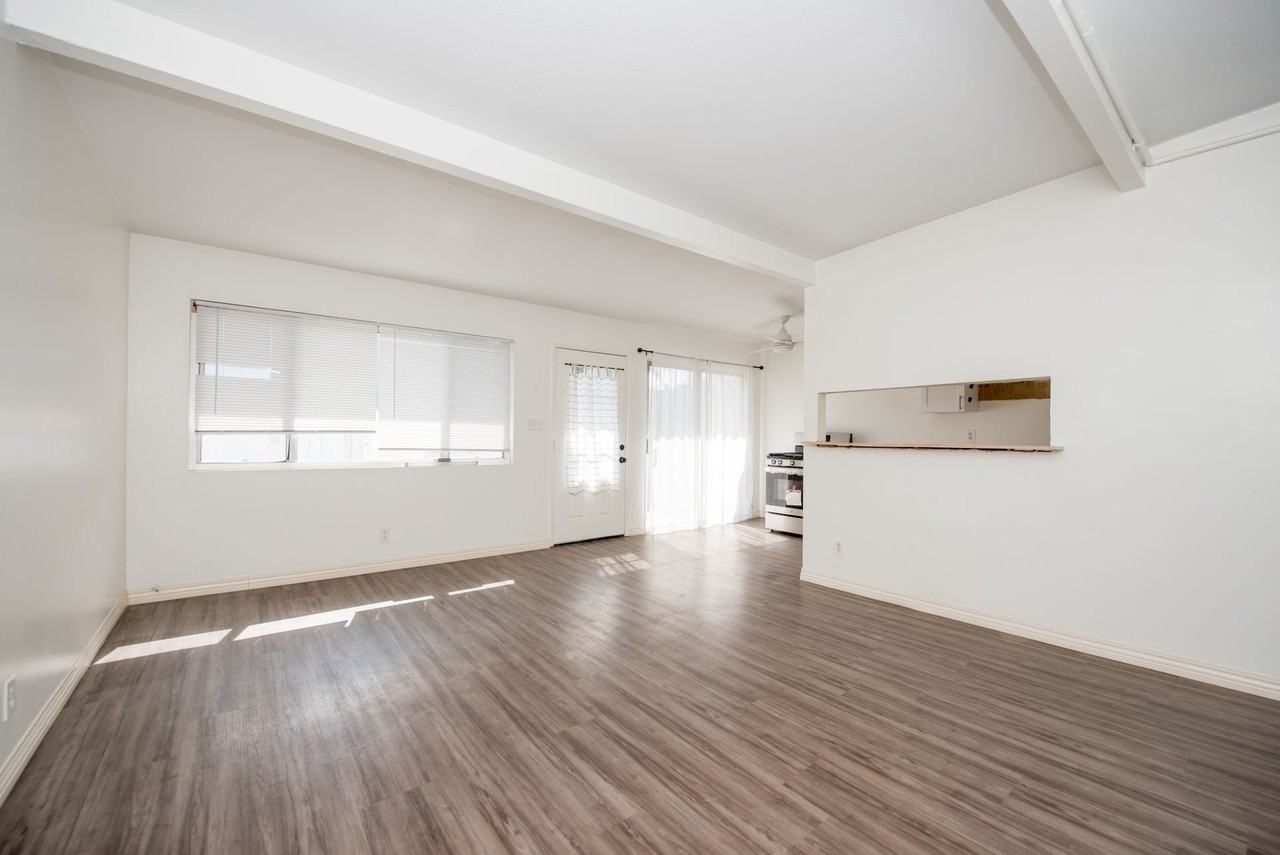 CALIFORNIA/LINCOLN - Photo 5 of 14