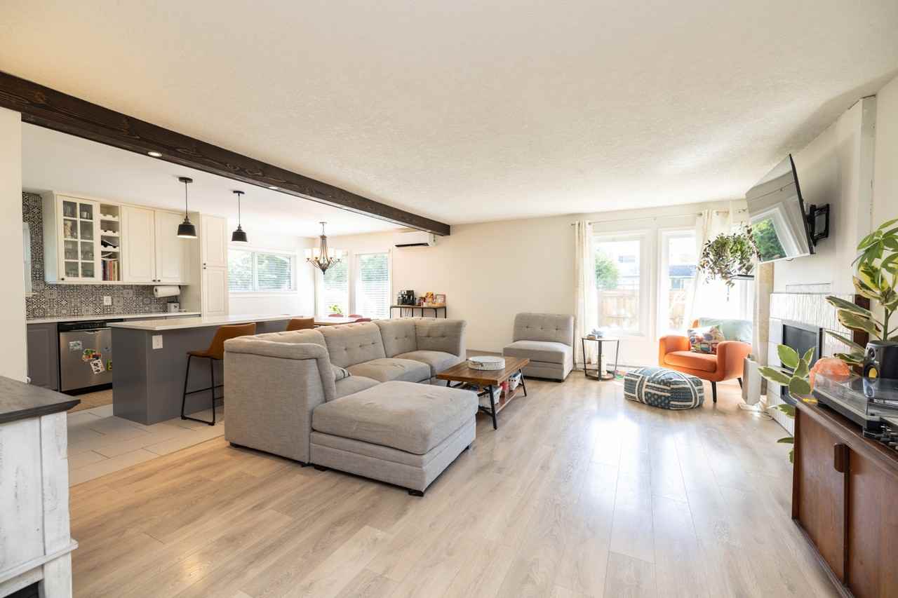 2743 Lakehurst Dr #1 - Photo 3 of 18