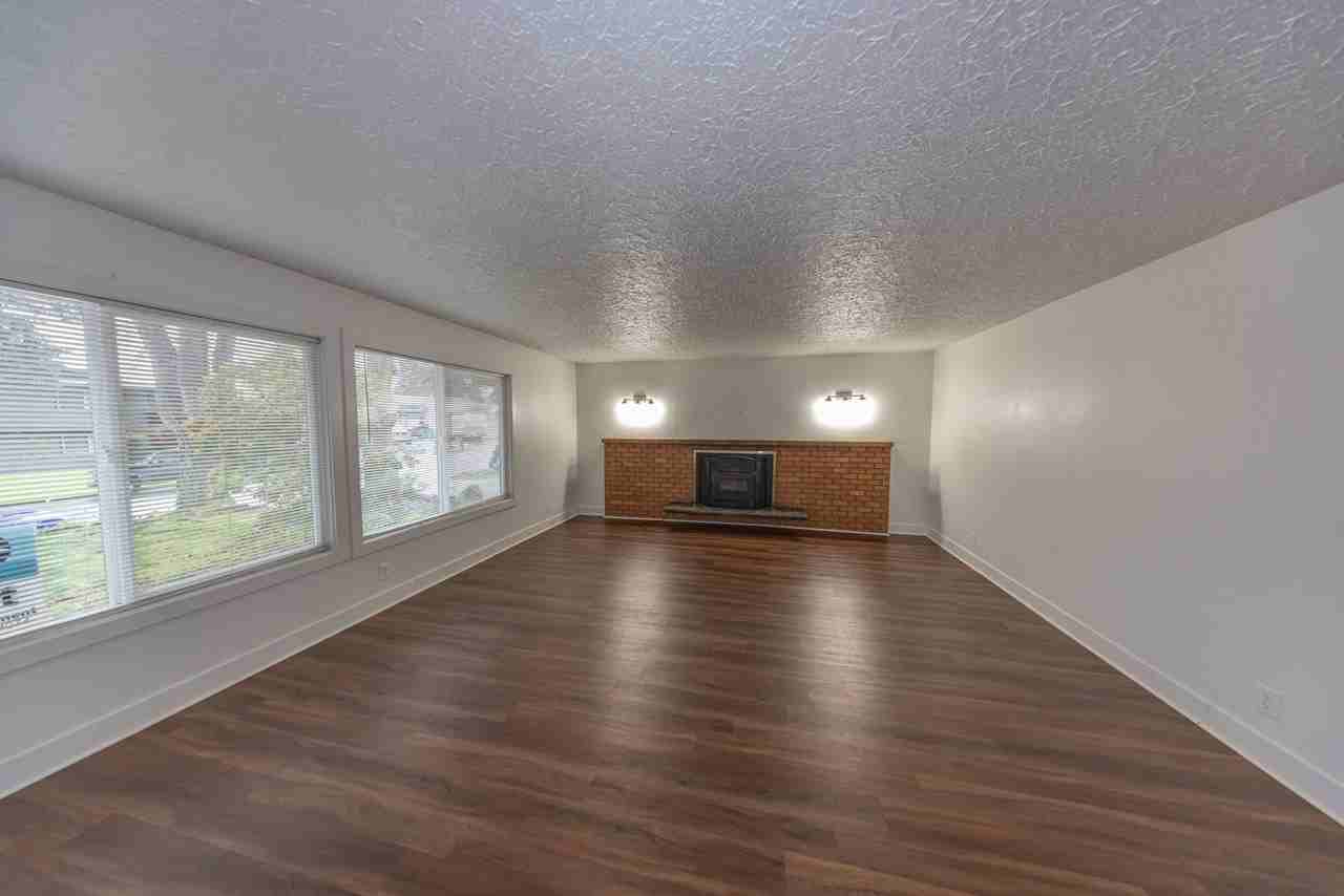 3205 Ne Edelweiss Ave - Photo 2 of 15