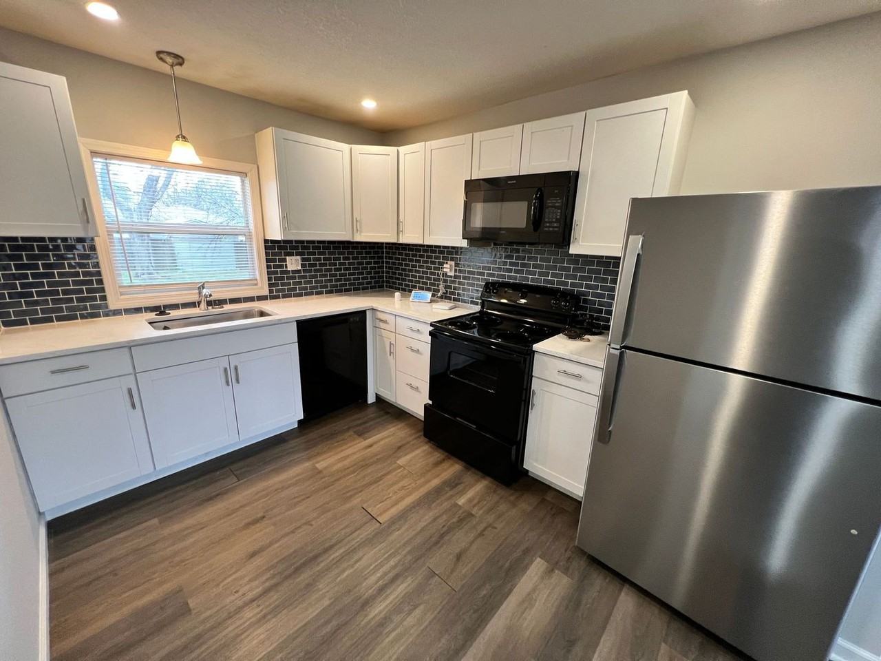 5208 Harvard Ave - Photo 5 of 13