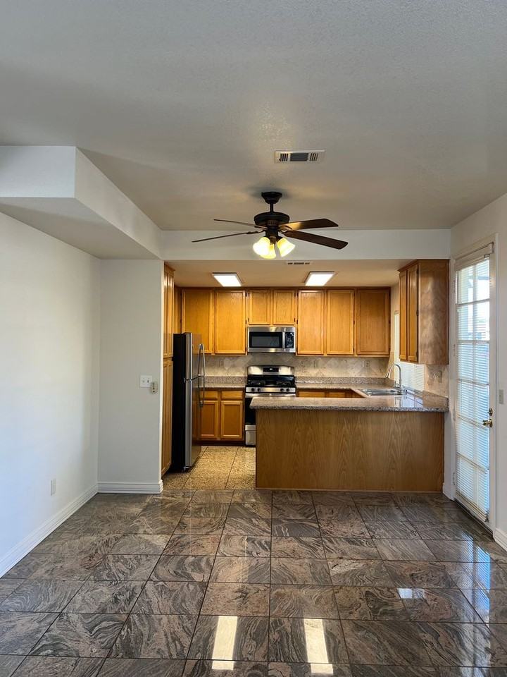 5864 Murrell St - Photo 6 of 26