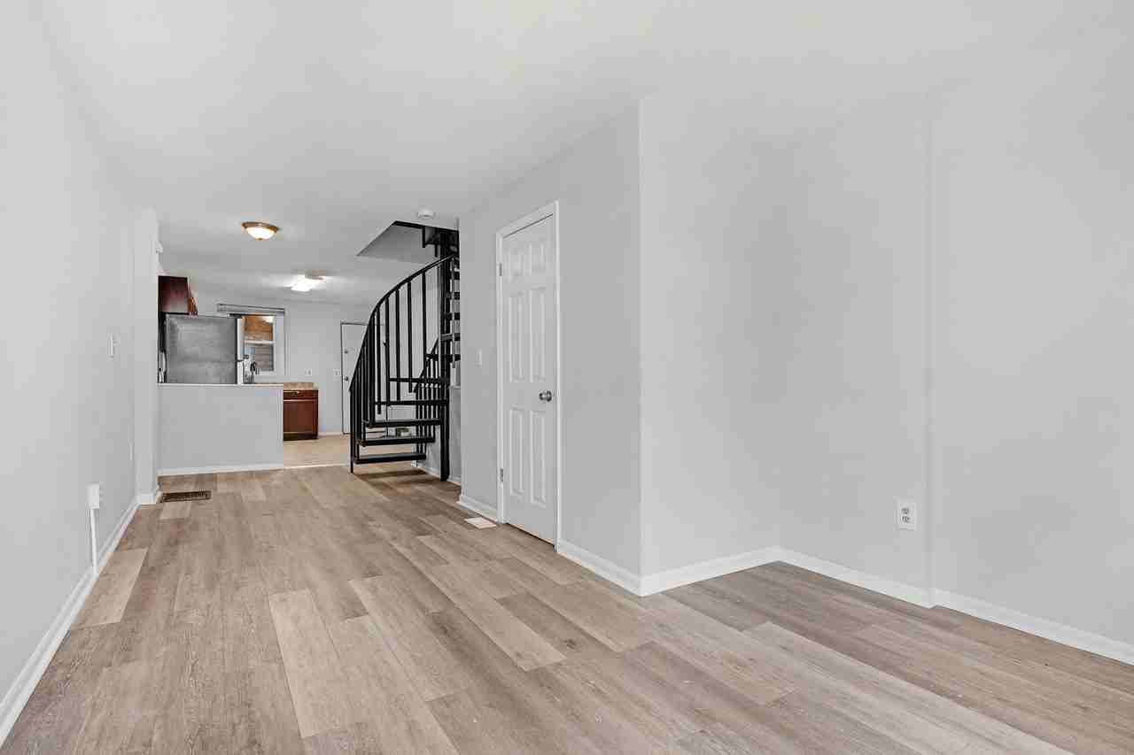 502 N Glover St - Photo 2 of 21