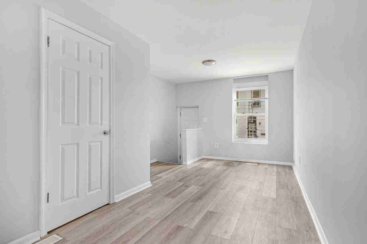 502 N Glover St - Photo 5 of 21