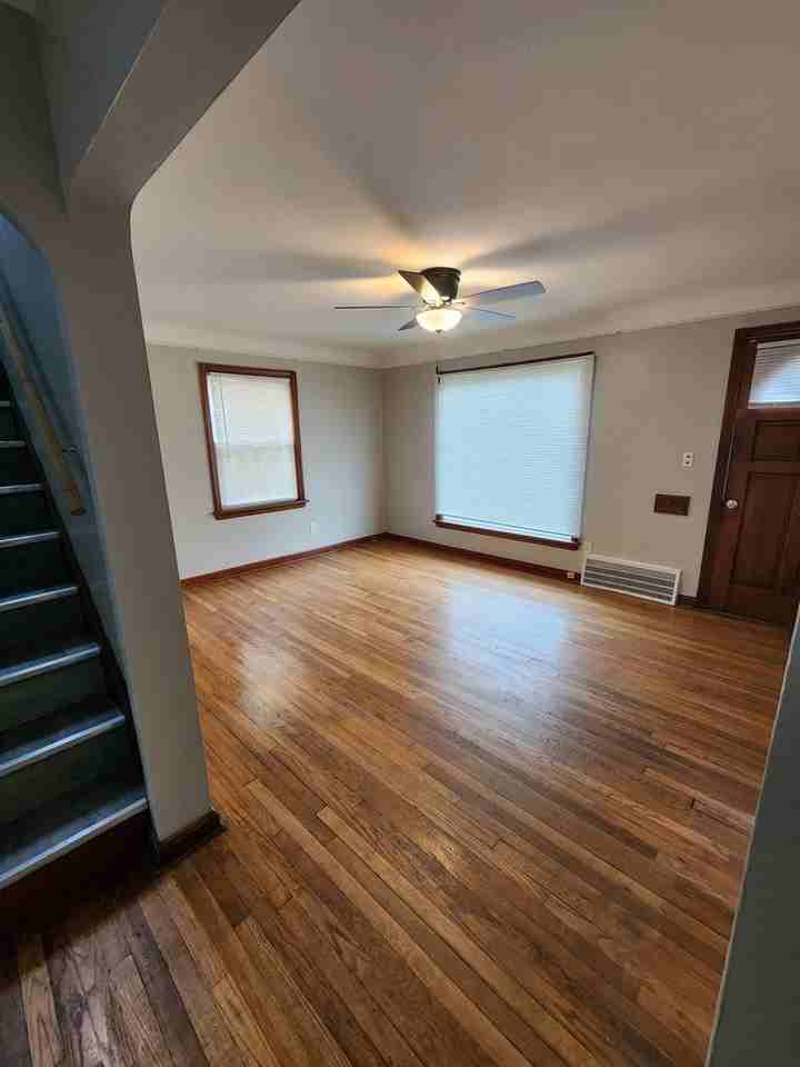 10806 Wadsworth Ave - Photo 2 of 16