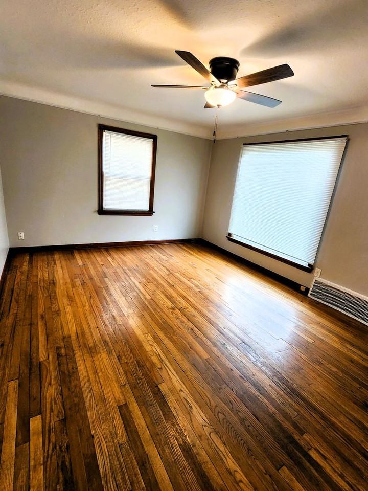 10806 Wadsworth Ave - Photo 3 of 16