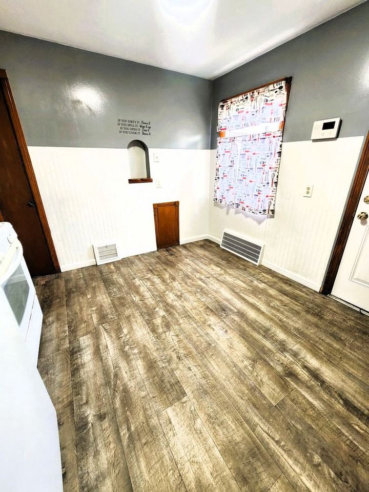 10806 Wadsworth Ave - Photo 4 of 16