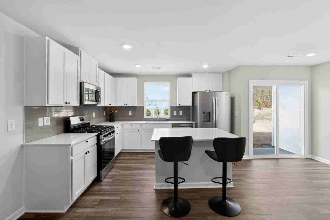 1406 Cattleman Acres Dr - Photo 2 of 32