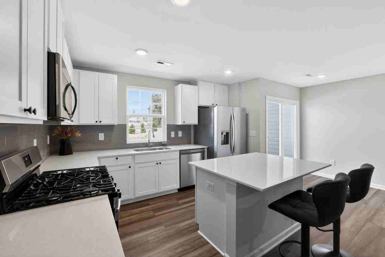 1406 Cattleman Acres Dr - Photo 3 of 32