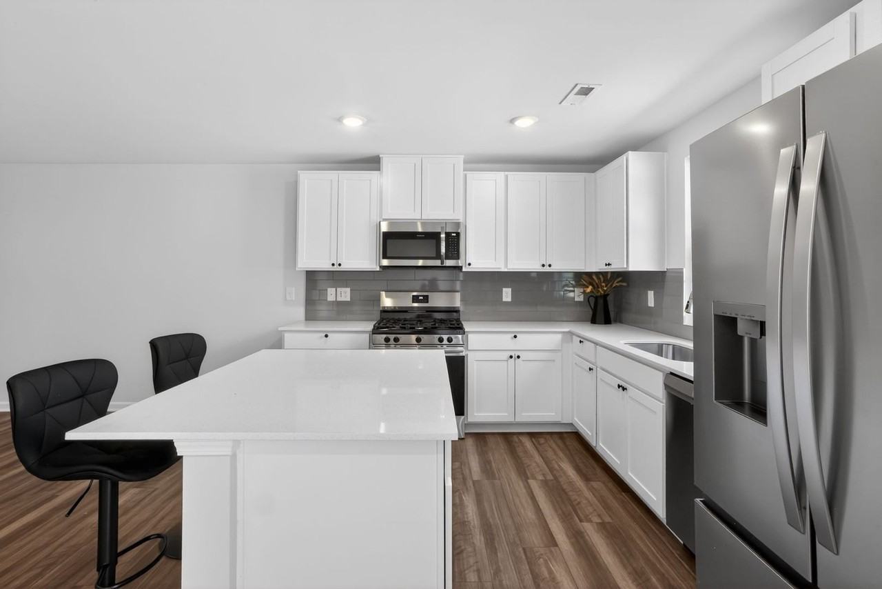 1406 Cattleman Acres Dr - Photo 4 of 32