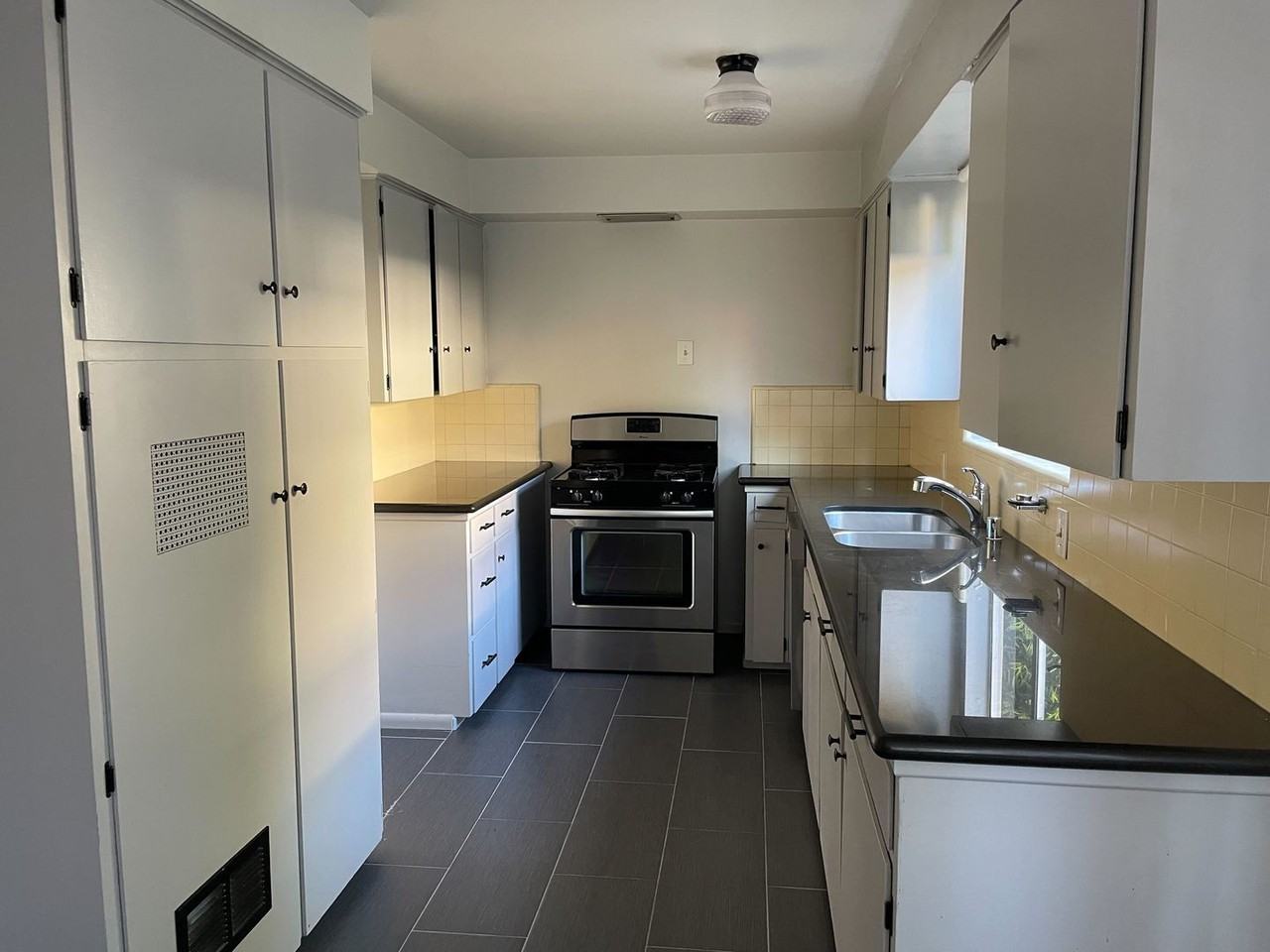 295 W California Blvd - Photo 6 of 16