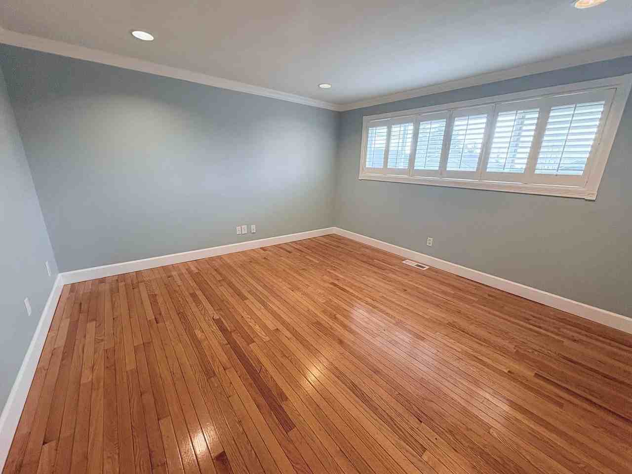 3046 Nw 73rd St - Photo 5 of 31