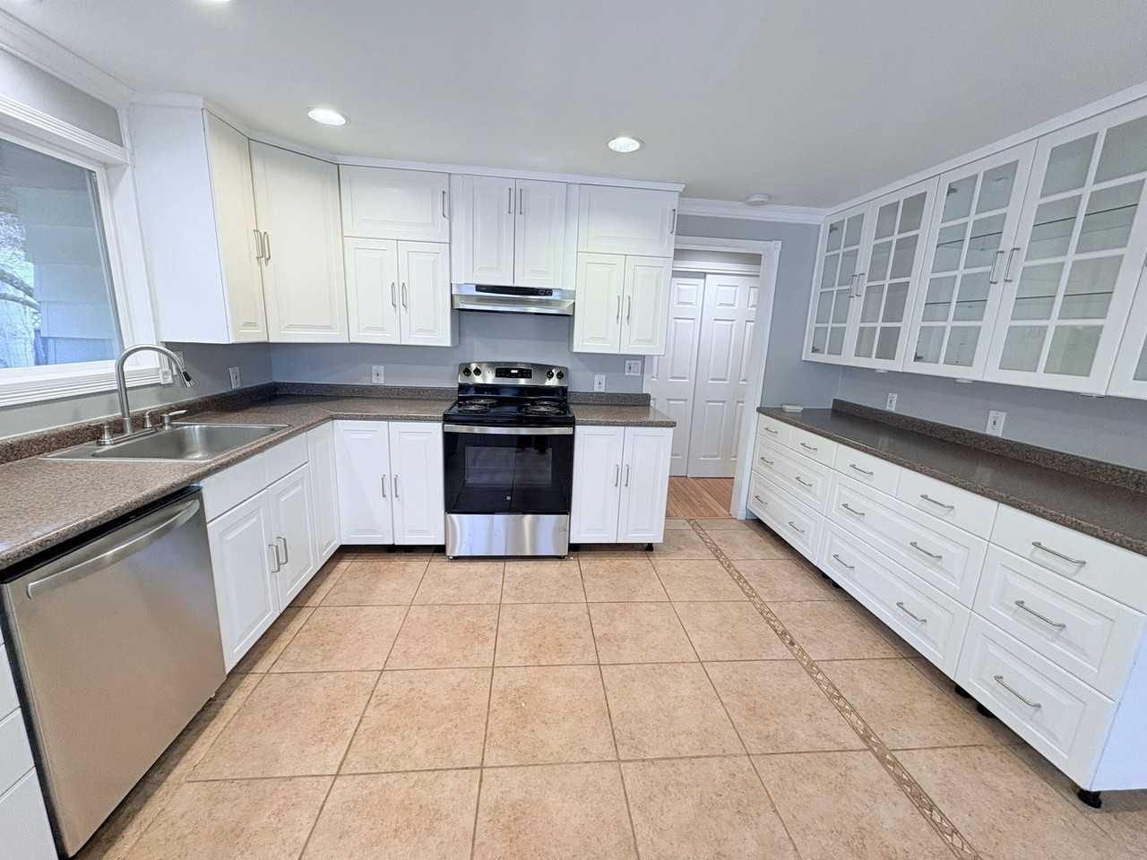 3046 Nw 73rd St - Photo 5 of 30