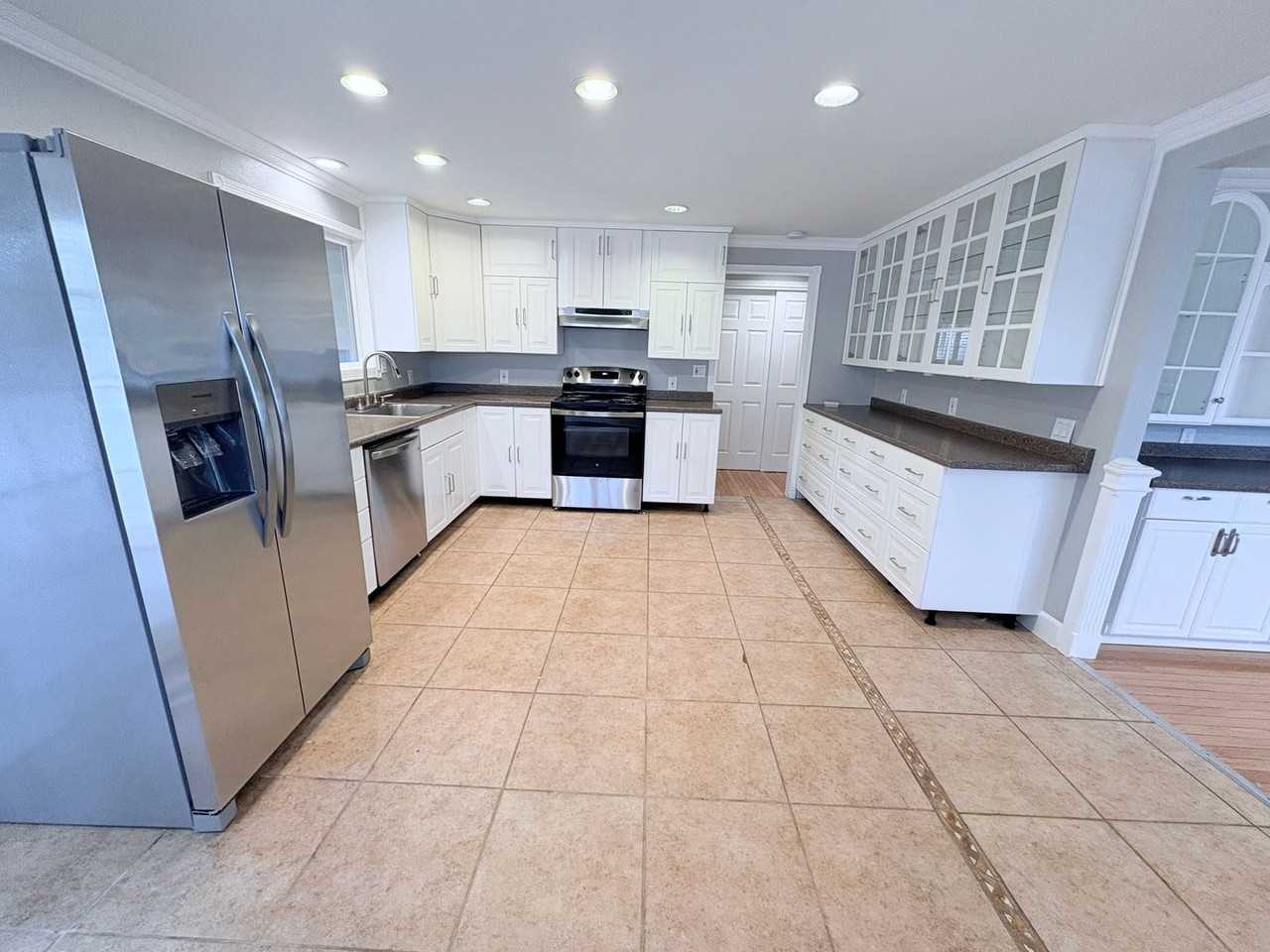 3046 Nw 73rd St - Photo 7 of 30