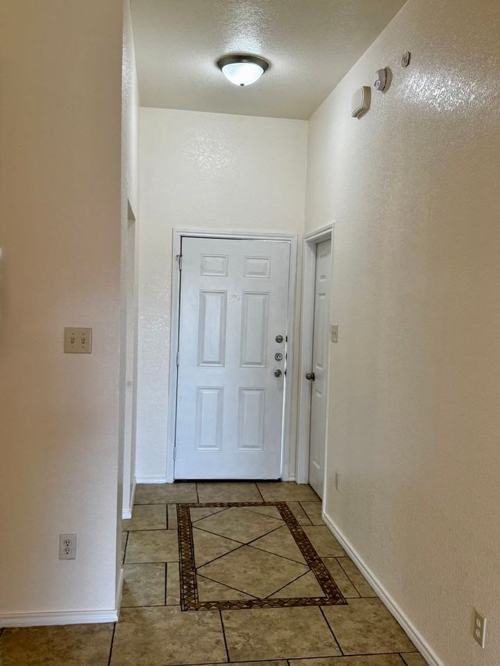 1312 Copper Crk - Photo 2 of 38