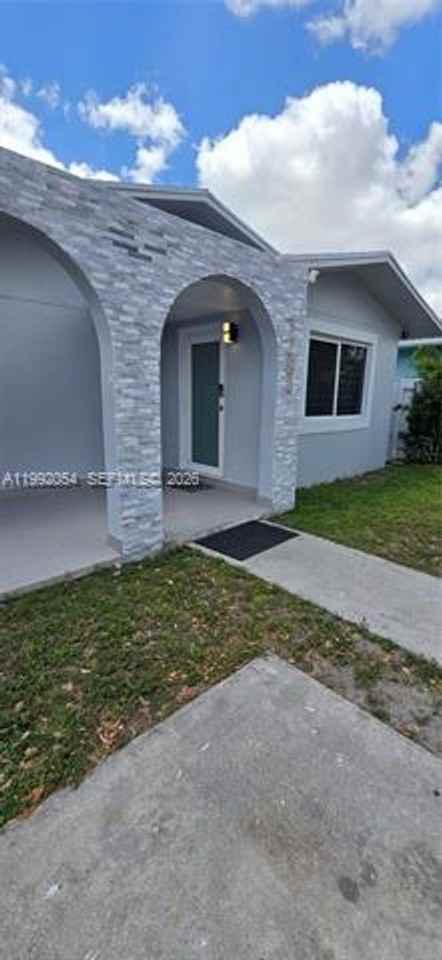 1284 W 38th Pl #2 - Photo 2 of 25