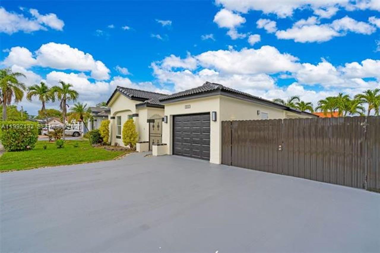 803 Nw 133rd Ct #803 - Photo 4 of 42