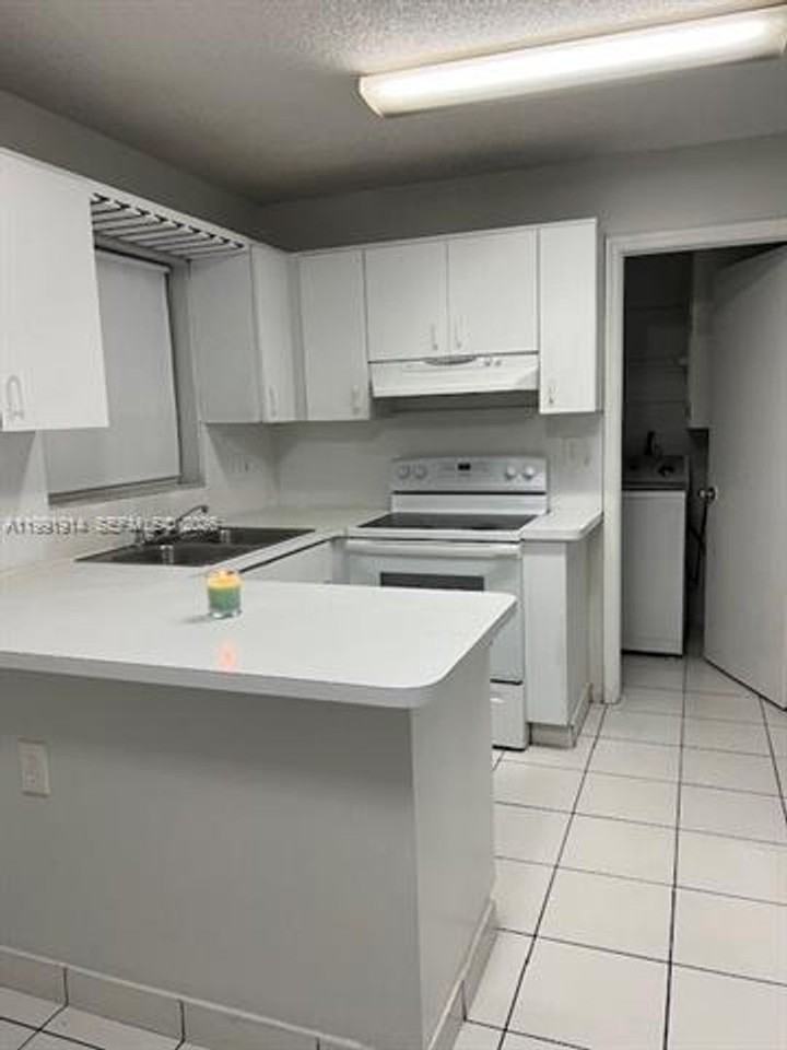 5580 Nw 3rd St #5580 - Photo 4 of 11