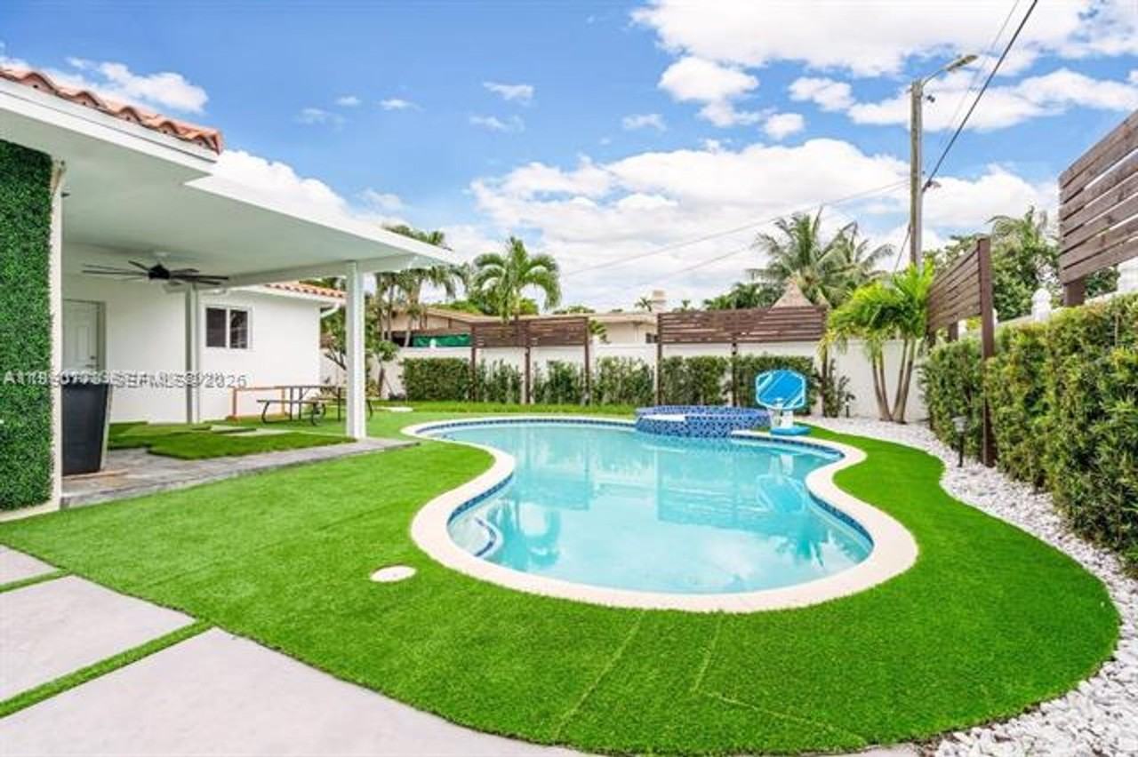 1040 N Royal Poinciana Blvd #0