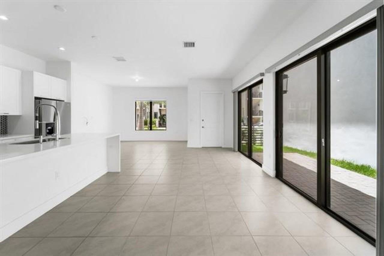 8173 8173 NW 42nd Street St - Photo 6 of 43