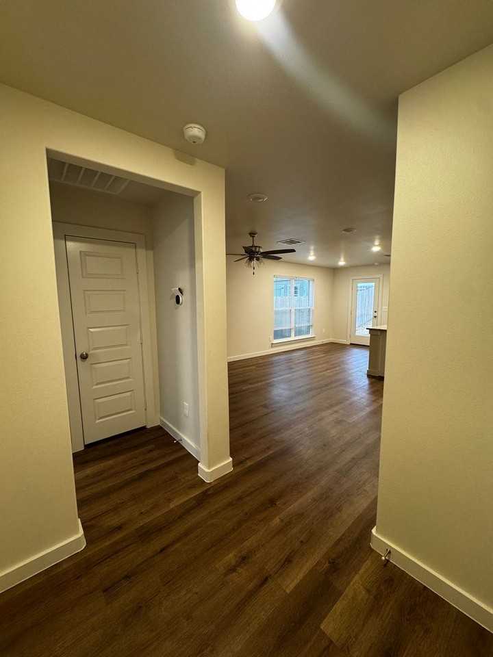 2910 Haystack Way - Photo 3 of 18