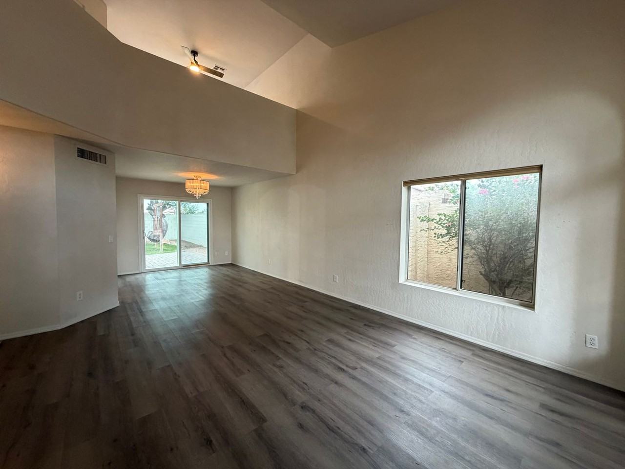 902 S Surfside Dr - Photo 5 of 39