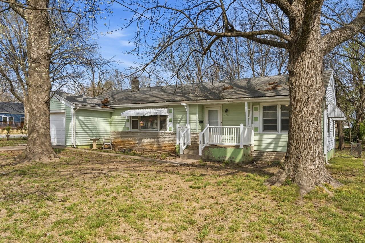 1736 N Kentwood Ave - Photo 2 of 26