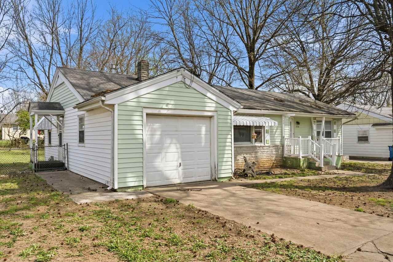 1736 N Kentwood Ave - Photo 3 of 26
