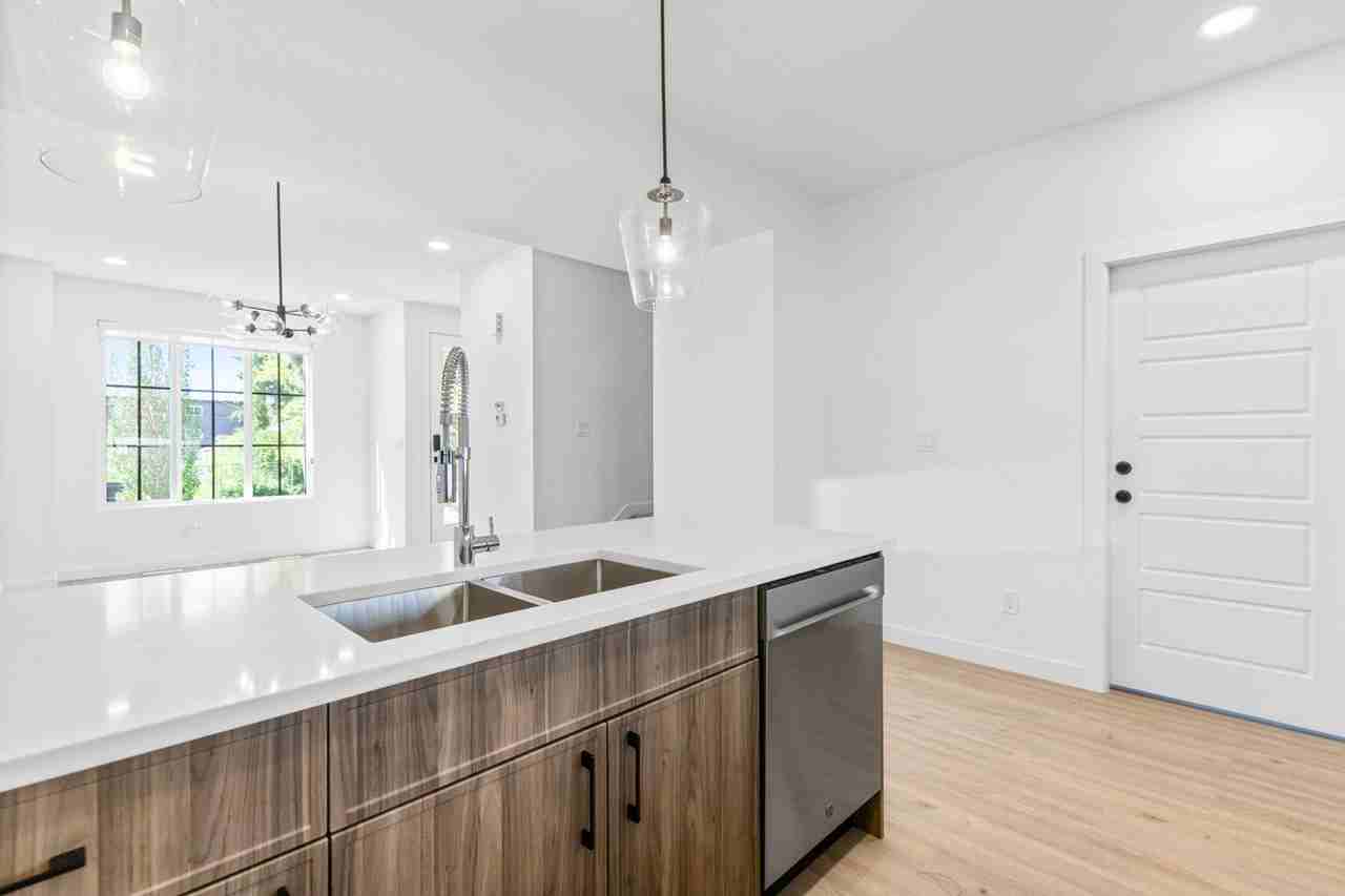 8554 - 83 Ave Northwest - MAIN 6 - Photo 6 of 30