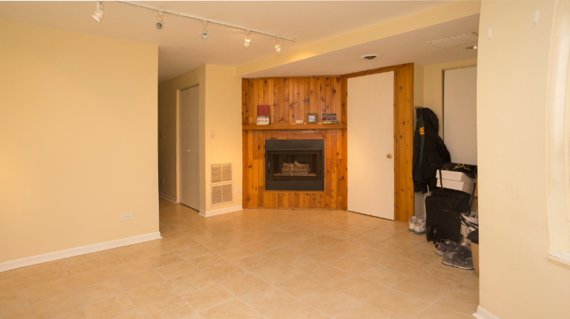 2033 W Melrose St - Photo 2 of 7