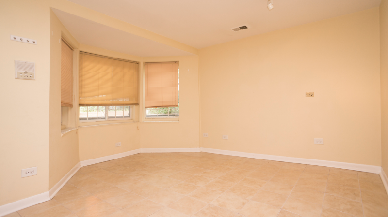 2033 W Melrose St - Photo 3 of 7