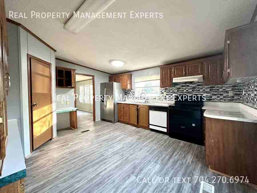 5268 Montana Cir Nw - Photo 2 of 19