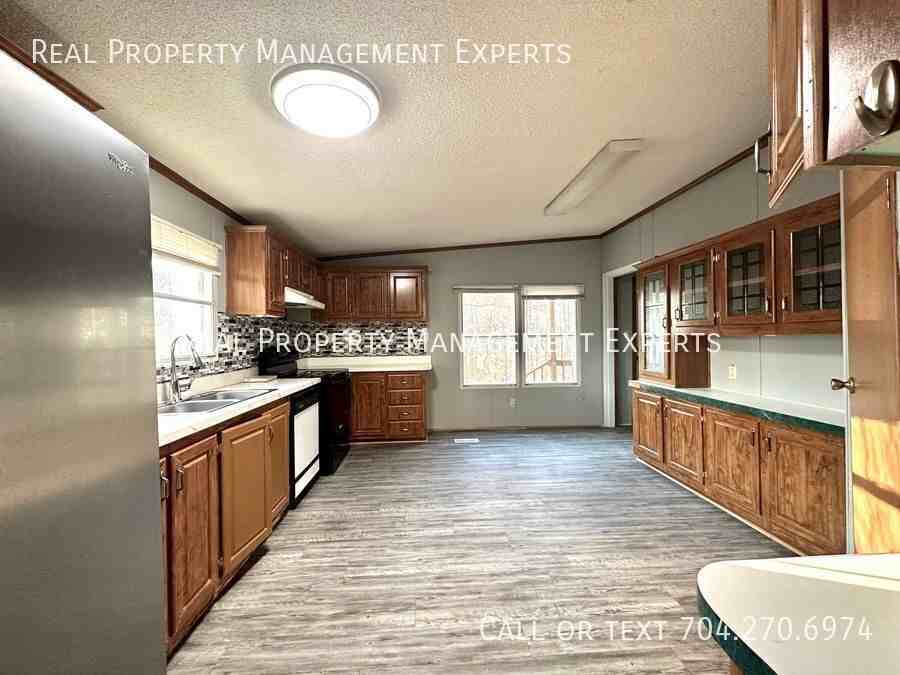 5268 Montana Cir Nw - Photo 3 of 19