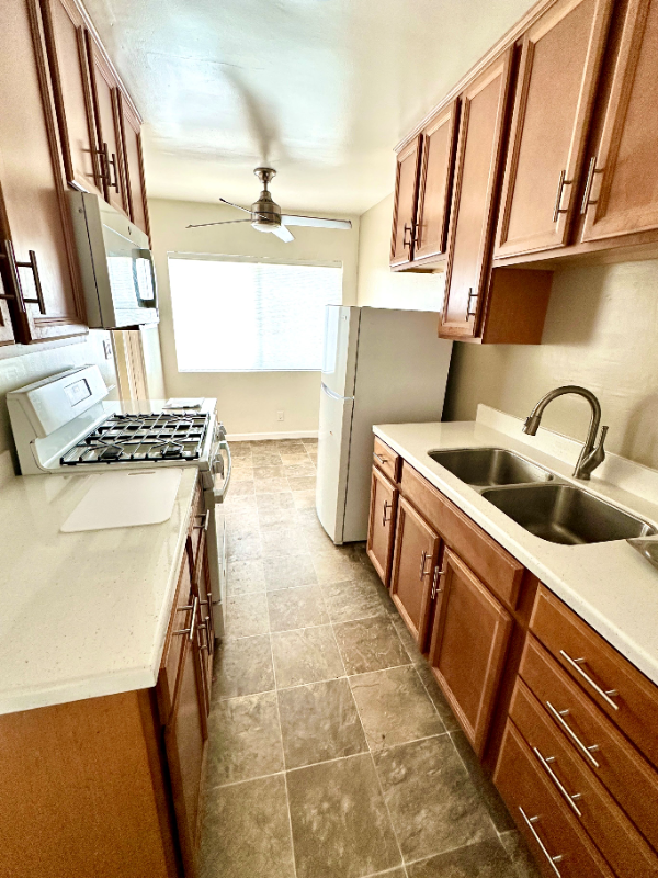 1570 Hornblend St - Photo 5 of 13